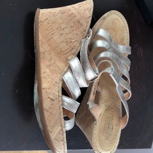 BORN Size 9 Metaliic colored wedges